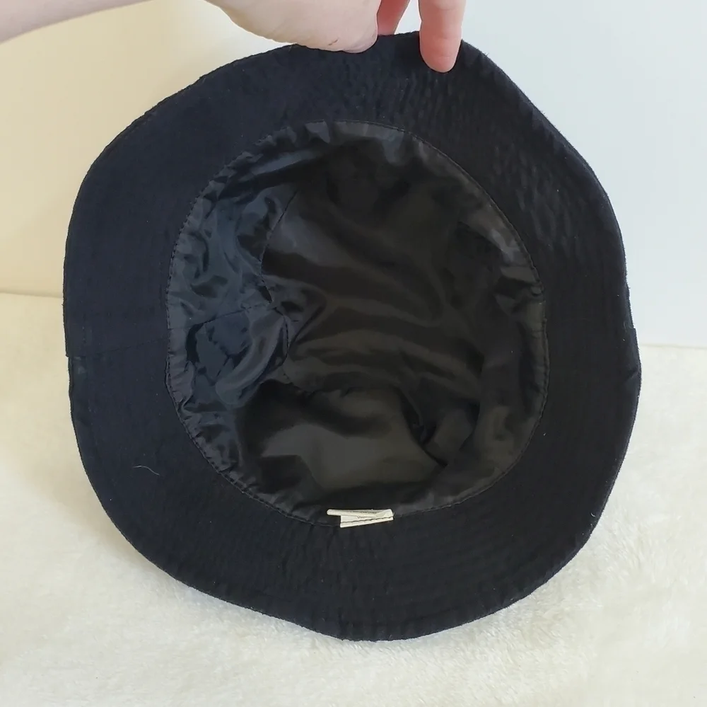 𝅺BLACK Soft Velvet Feel Bucket Hat